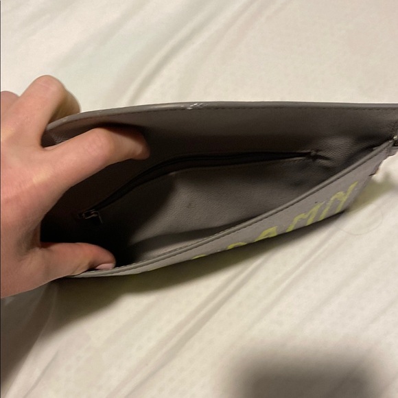 Silver graffiti clutch - Picture 4 of 4